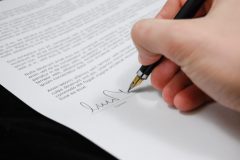 La signature de documents chez les entrepreneurs